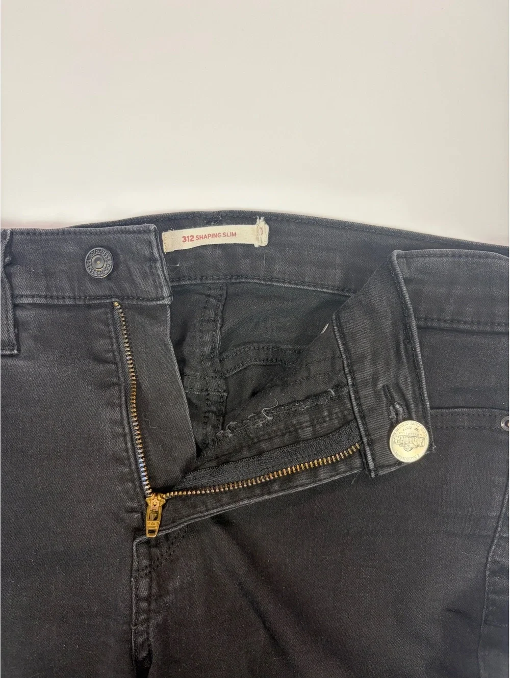 Levi's 312 Shaping Slim Jeans Women's W30 L32 Black Stretch Mid Rise WaterLess